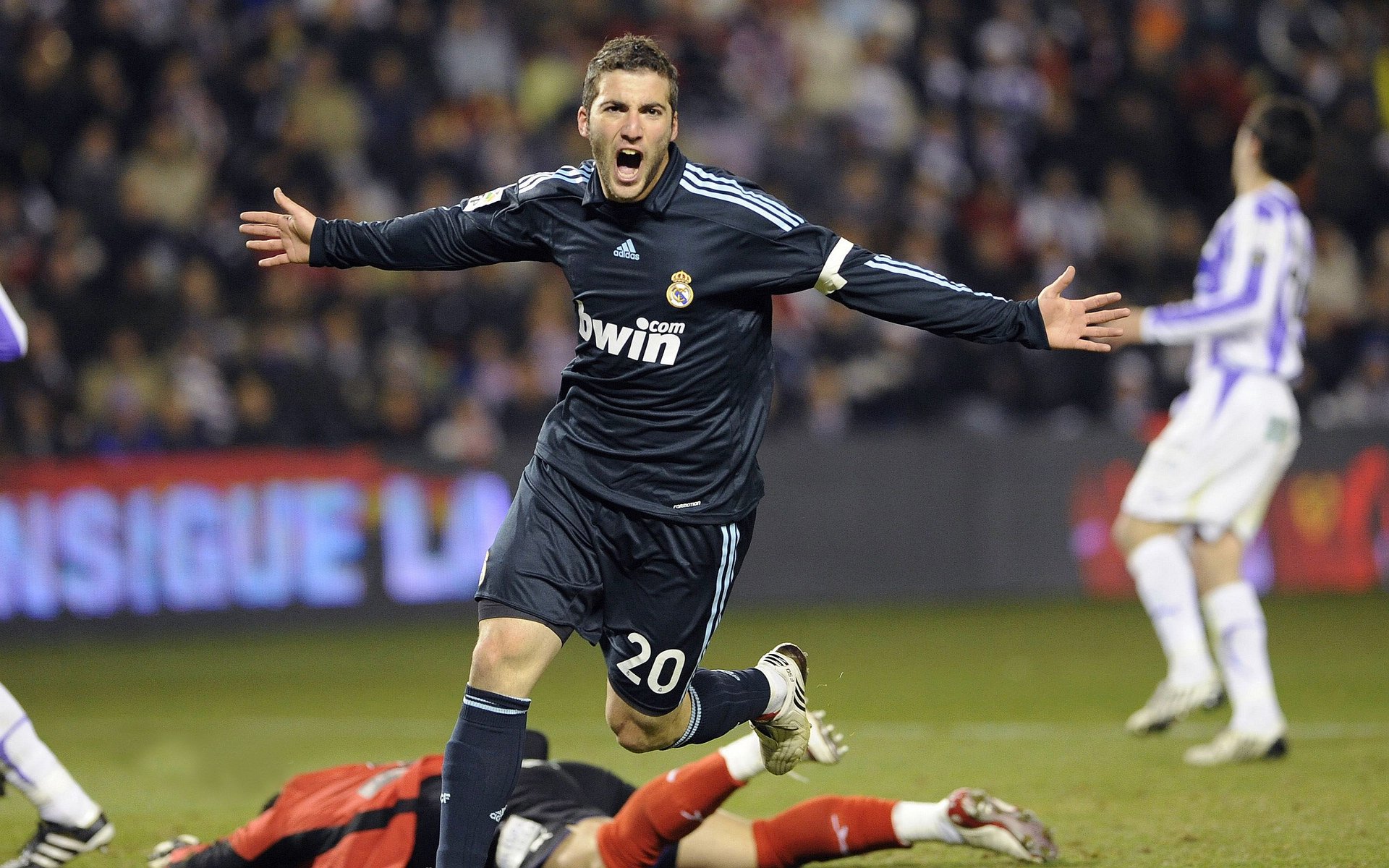 关于年终总决赛转会风云：山东泰山盯上锋线强援，谷爱凌或成交易筹码的信息